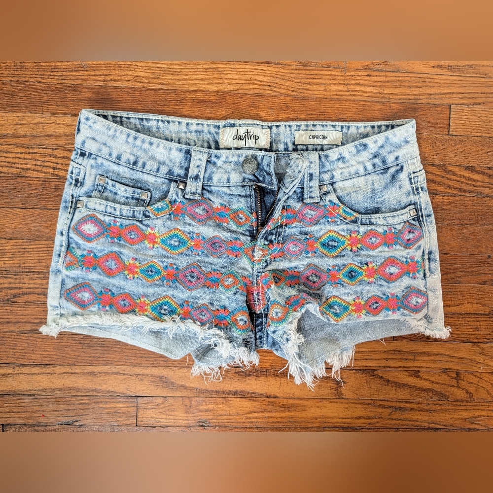 Daytrip Light Blue Embroidered Jean Shorts